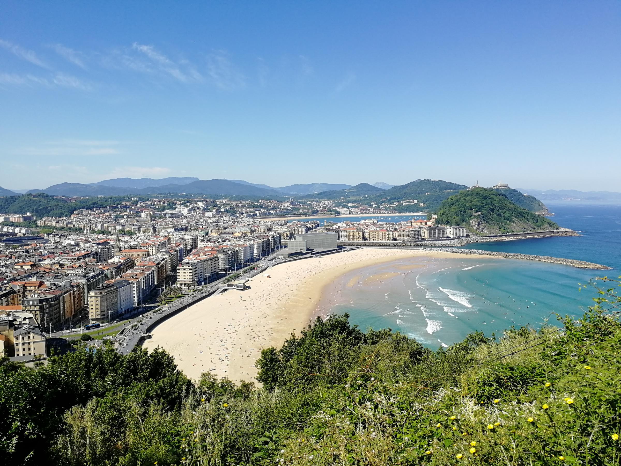Zurriola beach, the Kursaal and Monte Urgull in San Sebastián, seen from Monte Ulía on a summer morning.